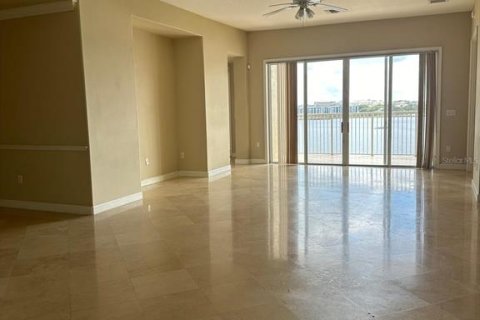 Condominio en venta en Orlando, Florida, 4 dormitorios, 278.71 m2 № 2129675 - foto 9