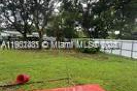 House in Lauderhill, Florida 4 bedrooms, 159.7 sq.m. № 1953873 - photo 7