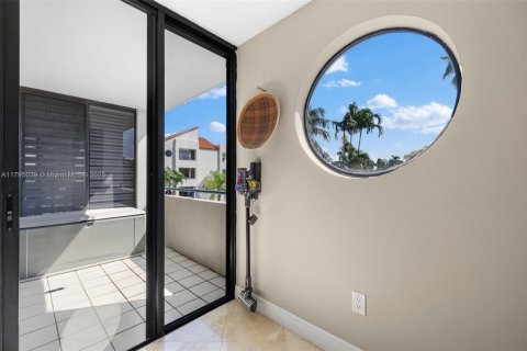 Condo in Aventura, Florida, 3 bedrooms  № 1892561 - photo 12