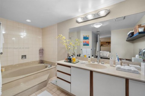 Condo in Aventura, Florida, 3 bedrooms  № 1892561 - photo 22