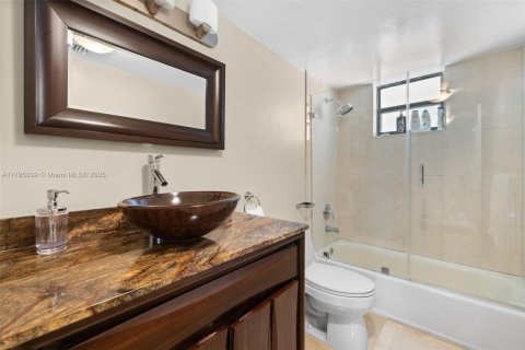 Condo in Aventura, Florida, 3 bedrooms  № 1892561 - photo 16