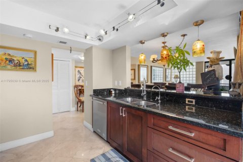 Condo in Aventura, Florida, 3 bedrooms  № 1892561 - photo 11