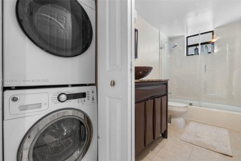 Condo in Aventura, Florida, 3 bedrooms  № 1892561 - photo 14