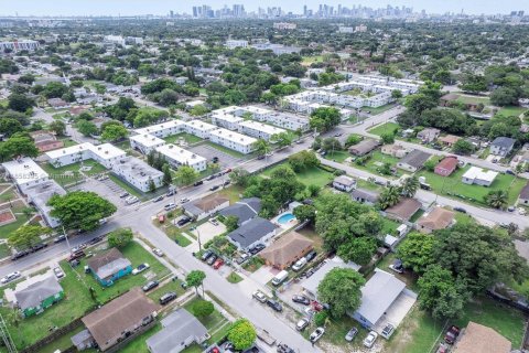 Villa ou maison à vendre à Miami, Floride: 4 chambres, 137.12 m2 № 1889510 - photo 22