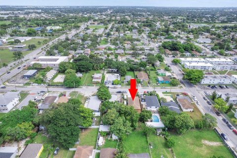 Villa ou maison à vendre à Miami, Floride: 4 chambres, 137.12 m2 № 1889510 - photo 24