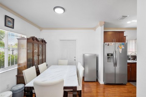 Villa ou maison à vendre à Miami, Floride: 4 chambres, 137.12 m2 № 1889510 - photo 4