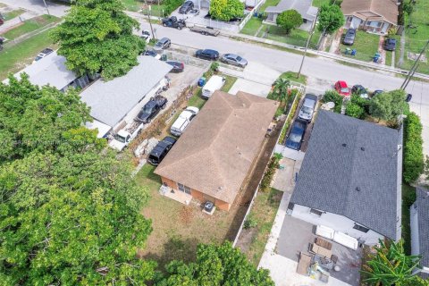 Villa ou maison à vendre à Miami, Floride: 4 chambres, 137.12 m2 № 1889510 - photo 26
