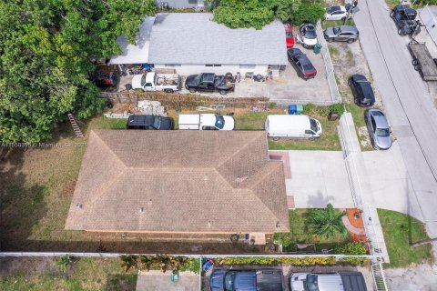 Villa ou maison à vendre à Miami, Floride: 4 chambres, 137.12 m2 № 1889510 - photo 27