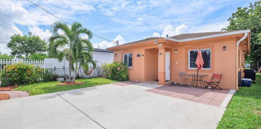Villa ou maison à Miami, Floride 4 chambres, 137.12 m2 № 1889510