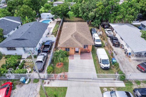 Villa ou maison à vendre à Miami, Floride: 4 chambres, 137.12 m2 № 1889510 - photo 20