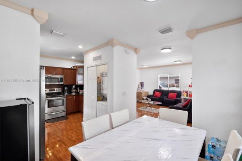 Villa ou maison à vendre à Miami, Floride: 4 chambres, 137.12 m2 № 1889510 - photo 7