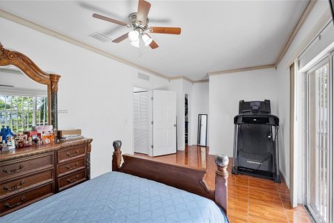 Villa ou maison à vendre à Miami, Floride: 4 chambres, 137.12 m2 № 1889510 - photo 13