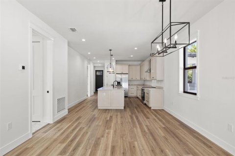 Casa en venta en Tampa, Florida, 3 dormitorios, 154.4 m2 № 2427083 - foto 21