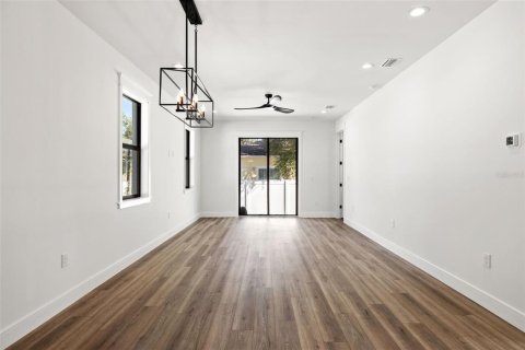Casa en venta en Tampa, Florida, 3 dormitorios, 154.4 m2 № 2427083 - foto 19