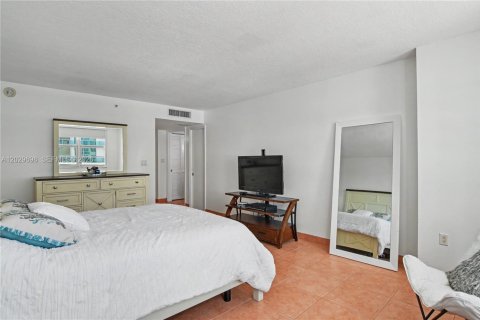Condominio en venta en Miami Beach, Florida, 2 dormitorios, 113.15 m2 № 2186105 - foto 24