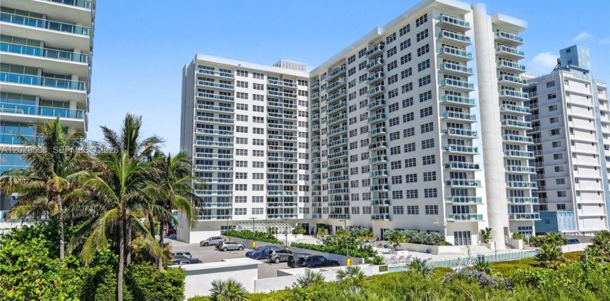 Condominio en Miami Beach, Florida, 2 dormitorios № 2186105