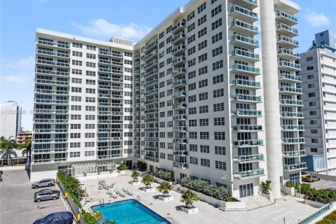 Condominio en venta en Miami Beach, Florida, 2 dormitorios, 113.15 m2 № 2186105 - foto 2