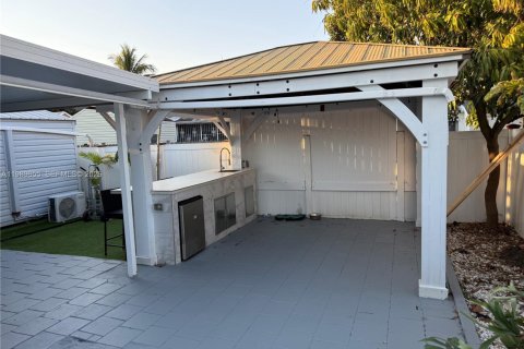 Touwnhouse à vendre à Miami Gardens, Floride: 3 chambres, 110.37 m2 № 2051689 - photo 13