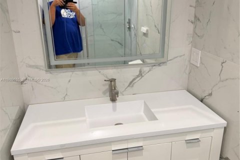 Touwnhouse à vendre à Miami Gardens, Floride: 3 chambres, 110.37 m2 № 2051689 - photo 18