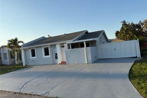 Touwnhouse à vendre à Miami Gardens, Floride: 3 chambres, 110.37 m2 № 2051689 - photo 4