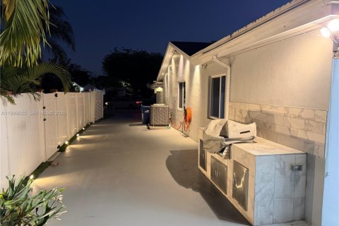 Touwnhouse à vendre à Miami Gardens, Floride: 3 chambres, 110.37 m2 № 2051689 - photo 5