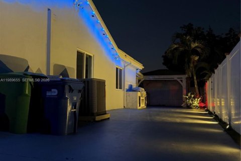 Touwnhouse à vendre à Miami Gardens, Floride: 3 chambres, 110.37 m2 № 2051689 - photo 9