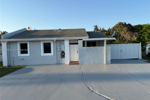 Touwnhouse à vendre à Miami Gardens, Floride: 3 chambres, 110.37 m2 № 2051689 - photo 10