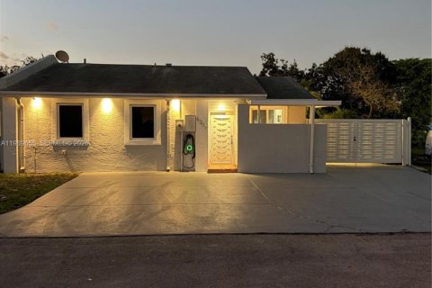 Touwnhouse à Miami Gardens, Floride 3 chambres, 110.37 m2 № 2051689