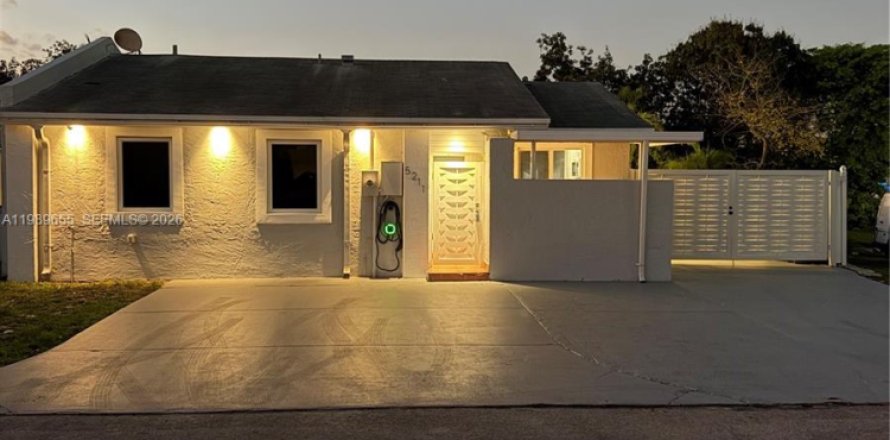 Touwnhouse à Miami Gardens, Floride 3 chambres, 110.37 m2 № 2051689