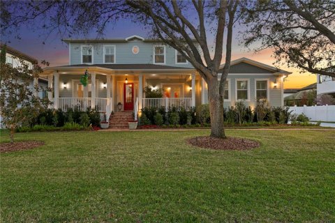 House in Tampa, Florida 6 bedrooms, 462.84 sq.m. № 1507855 - photo 1