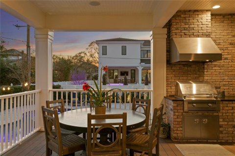 House in Tampa, Florida 6 bedrooms, 462.84 sq.m. № 1507855 - photo 28