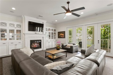 House in Tampa, Florida 6 bedrooms, 462.84 sq.m. № 1507855 - photo 26