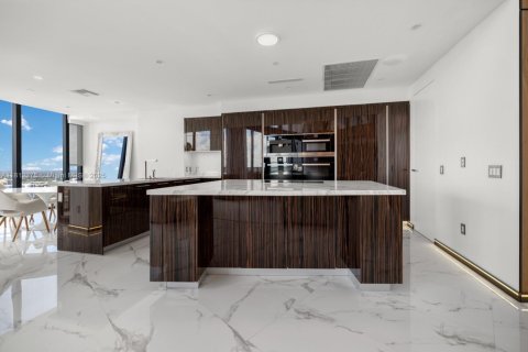 Copropriété à louer à Sunny Isles Beach, Floride: 3 chambres, 290.78 m2 № 2184499 - photo 9