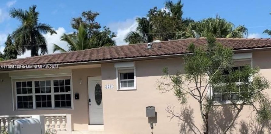 Casa en Hollywood, Florida 3 dormitorios, 135.64 m2 № 1975422