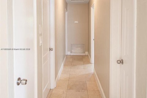 Casa en alquiler en Hollywood, Florida, 3 dormitorios, 135.64 m2 № 1975422 - foto 13