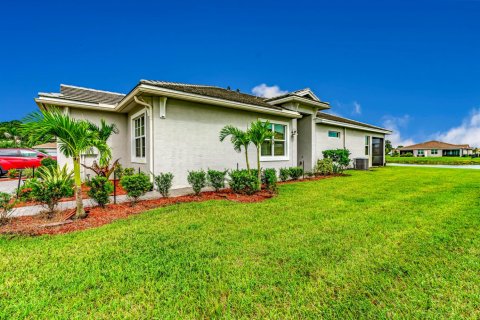 Villa ou maison à louer à Port St. Lucie, Floride: 2 chambres, 139.82 m2 № 2406027 - photo 8