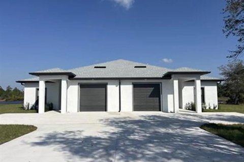 Commercial property in Punta Gorda, Florida 6 bedrooms, 232.26 sq.m. № 2287689