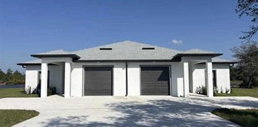 Commercial property in Punta Gorda, Florida 6 bedrooms, 232.26 sq.m. № 2287689