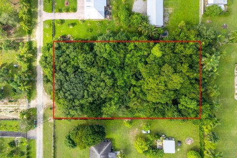 Propiedad comercial en venta en Miami-Dade, Florida № 1968044 - foto 3