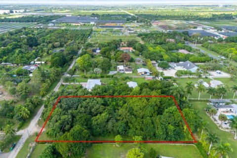 Propiedad comercial en venta en Miami-Dade, Florida № 1968044 - foto 5