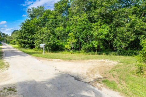 Propiedad comercial en venta en Miami-Dade, Florida № 1968044 - foto 6