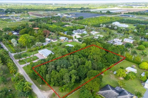 Propiedad comercial en venta en Miami-Dade, Florida № 1968044 - foto 2