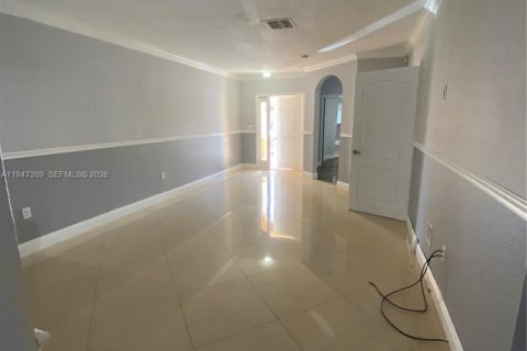 Снять в аренду таунхаус в Хайалиа, Флорида 3 спальни, 116.69м2, № 2003517 - фото 5