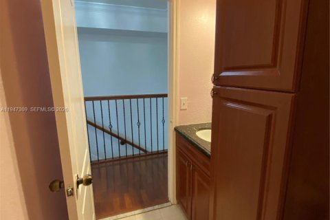 Снять в аренду таунхаус в Хайалиа, Флорида 3 спальни, 116.69м2, № 2003517 - фото 23