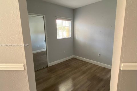 Снять в аренду таунхаус в Хайалиа, Флорида 3 спальни, 116.69м2, № 2003517 - фото 11