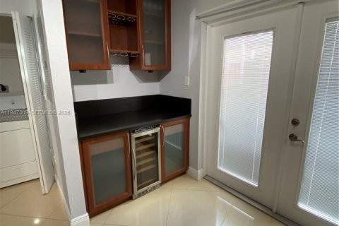 Снять в аренду таунхаус в Хайалиа, Флорида 3 спальни, 116.69м2, № 2003517 - фото 9