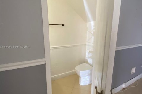 Снять в аренду таунхаус в Хайалиа, Флорида 3 спальни, 116.69м2, № 2003517 - фото 13