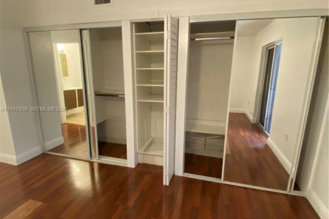 Снять в аренду таунхаус в Хайалиа, Флорида 3 спальни, 116.69м2, № 2003517 - фото 25