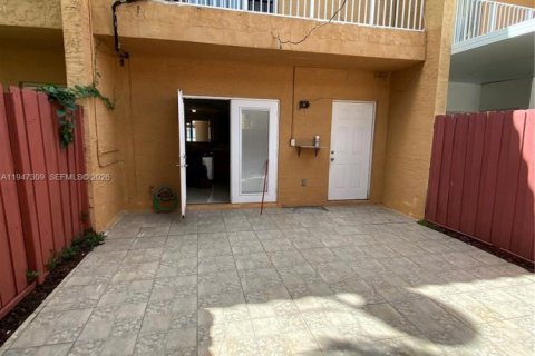 Снять в аренду таунхаус в Хайалиа, Флорида 3 спальни, 116.69м2, № 2003517 - фото 30