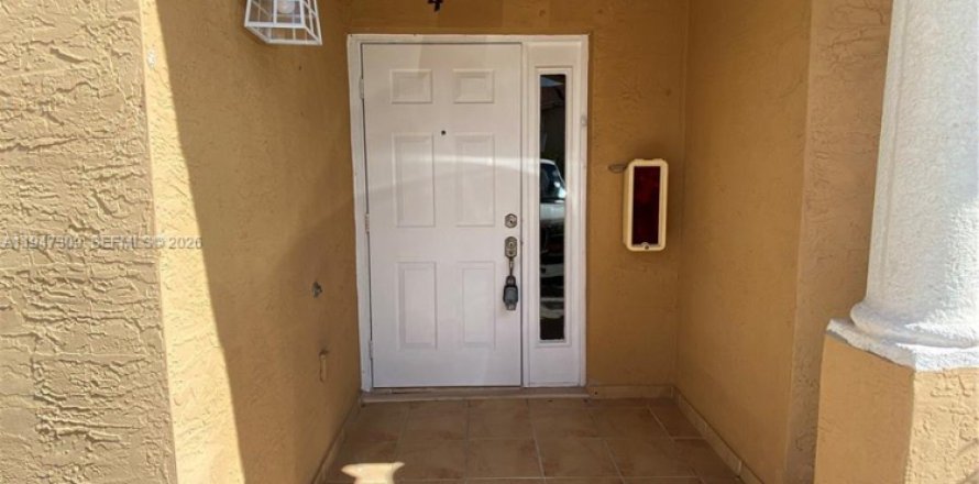 Таунхаус в Хайалиа, Флорида 3 спальни, 116.69м2 № 2003517